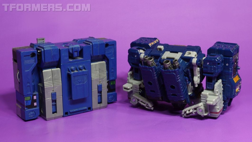 War For Cybertron Siege Soundwave Voyager Figure  (53 of 55)